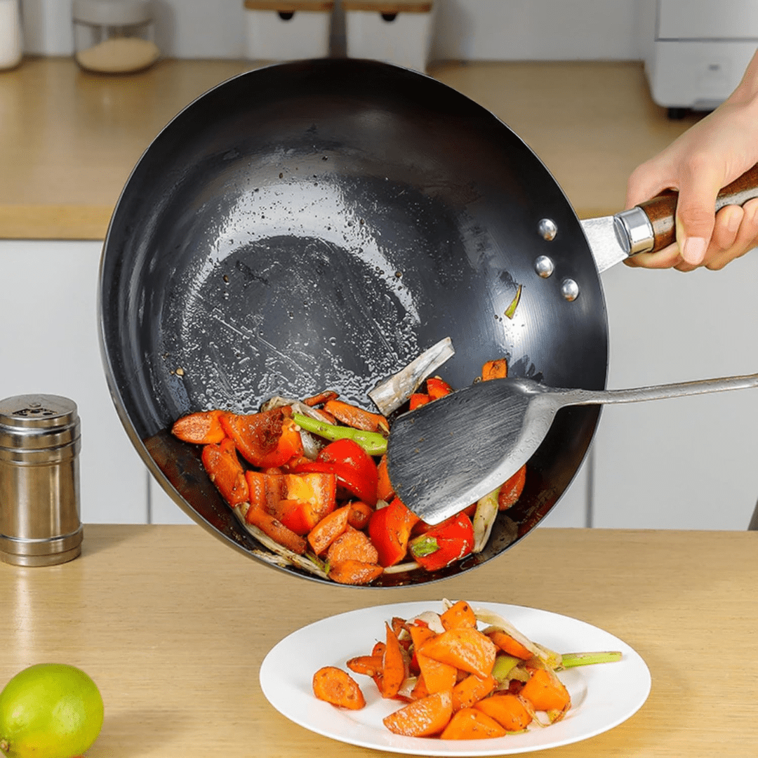 Fine Iron Cooking Pan with Wooden Handle