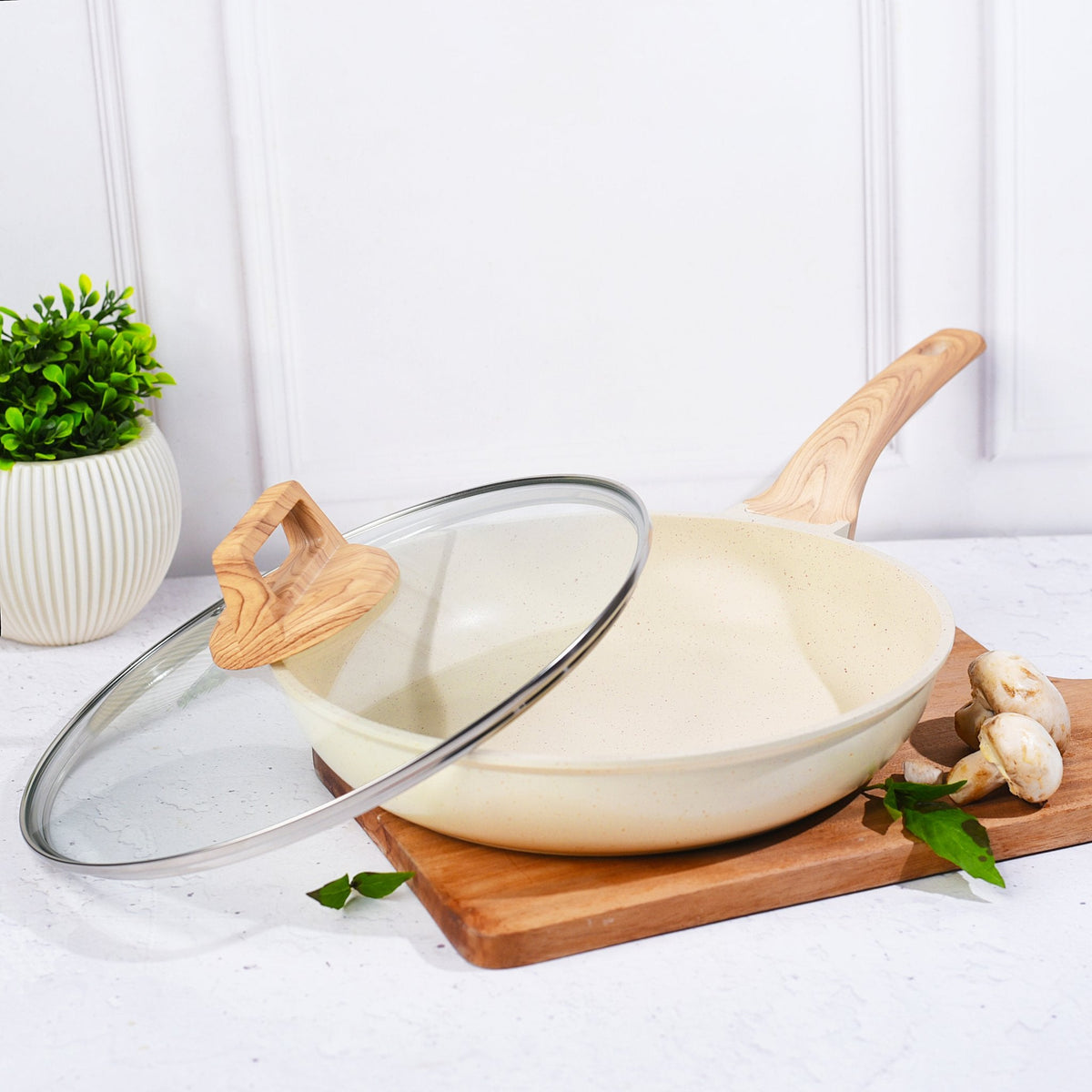 Lightweight Non-Stick Frying Pan With Lid