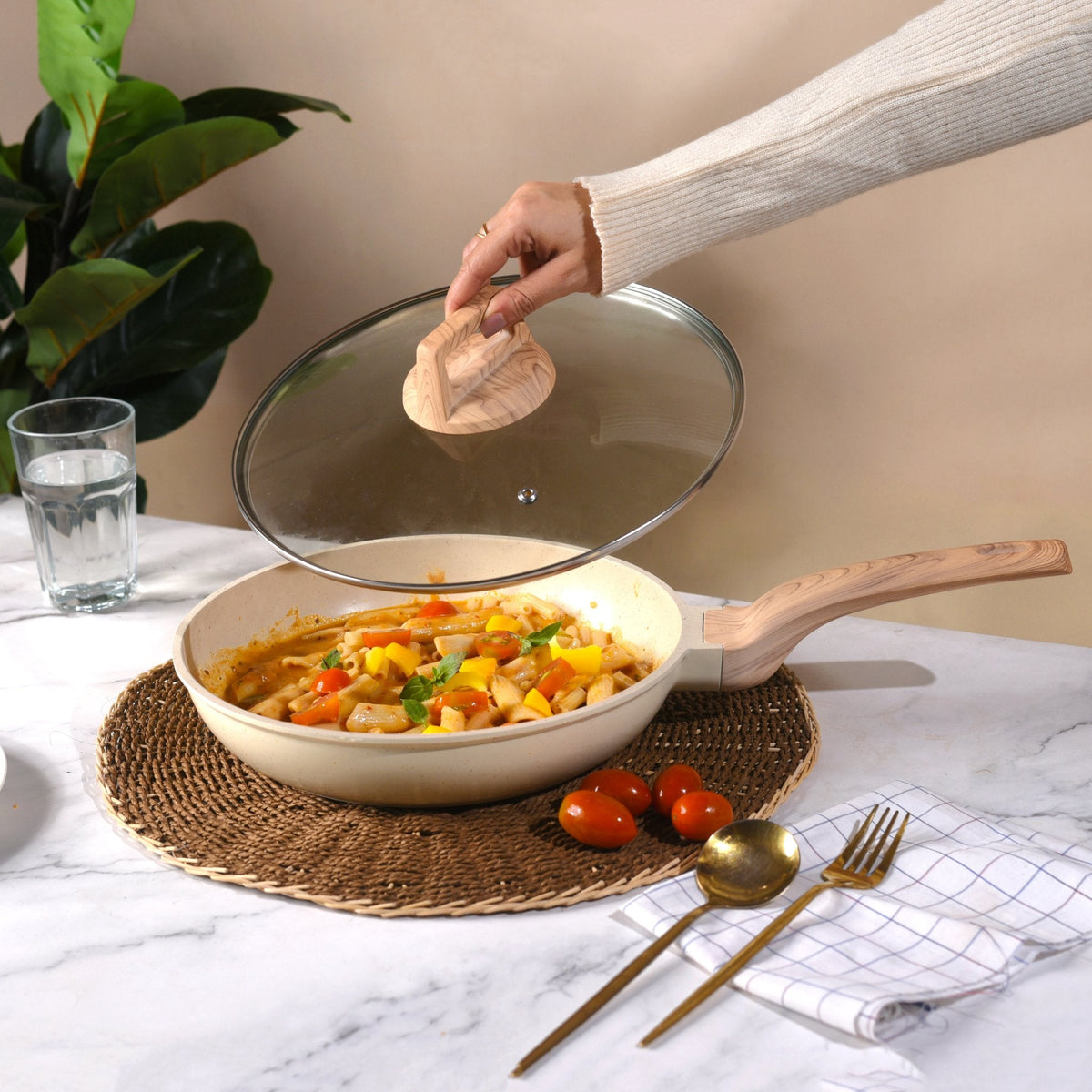 Lightweight Non-Stick Frying Pan With Lid